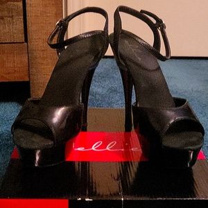 Black ellie Juliet Heels size 8